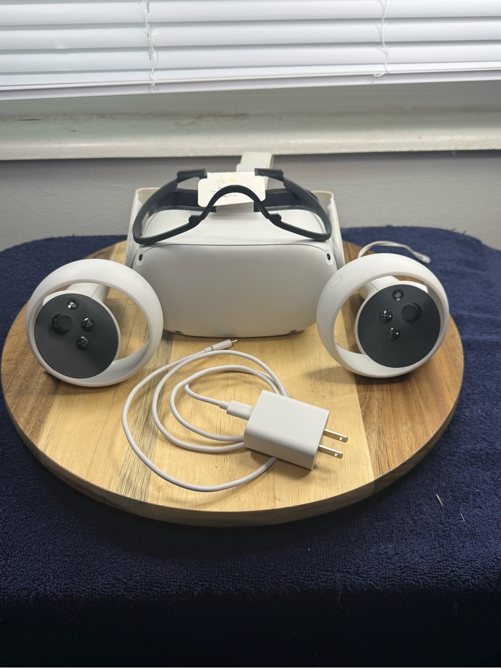 Oculus VR 64 GIG With Controllers And New Charging Stand By Nexigo